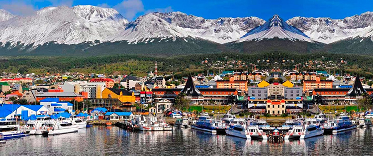 The port of Ushuaia is the starting point of the Biennial