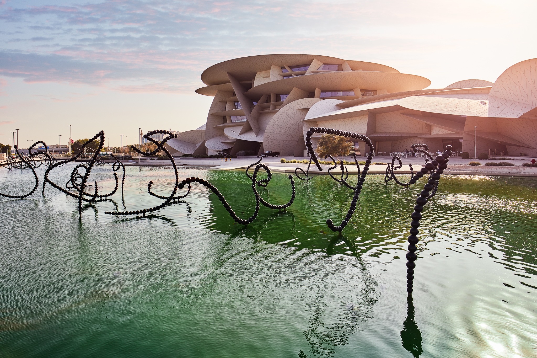 Lago exterior museo nacional Qatar - MagazineHorse