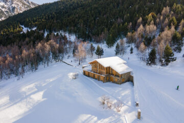 Lodge-Hermitage-Mountain-Andorra-borda-Calbo-Magazinehorse