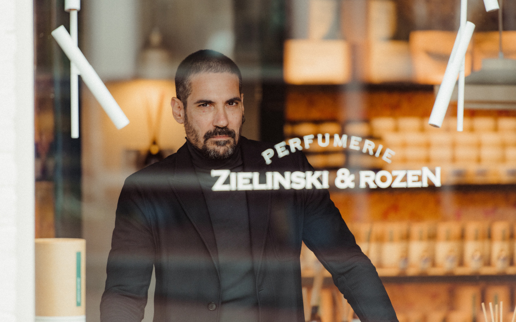 Zielinski-Rozen-perfumes-magazine-horse